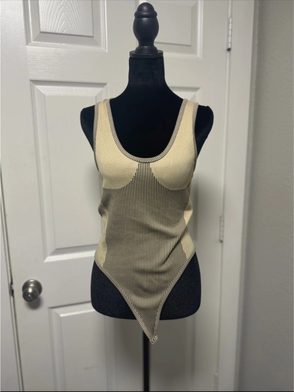 Ribbed Two-Tone Scoop Neck Bodysuit in Beige/Black